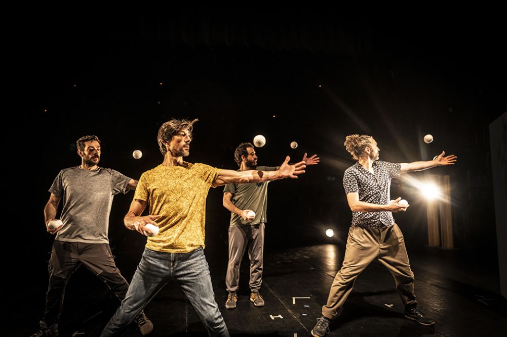 'Suspensión' de Nueveuno Circo 'Suspensión' de Nueveuno Circo