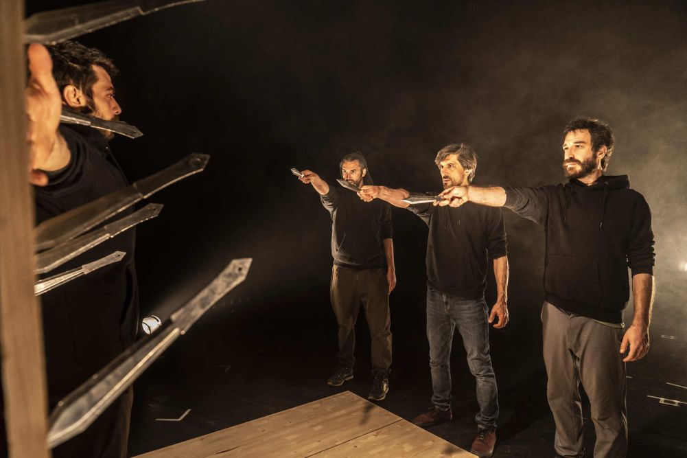 Suspensión - Nueveuno Circo Suspensión - Nueveuno Circo