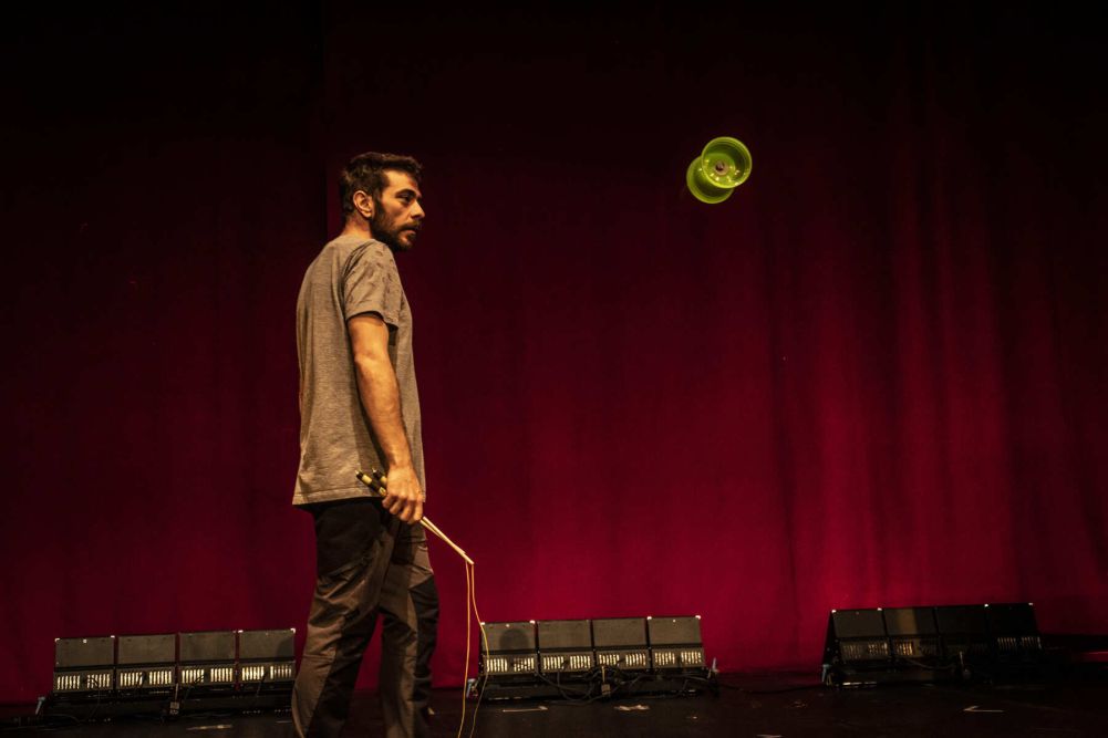 Suspensión - Nueveuno Circo Suspensión - Nueveuno Circo