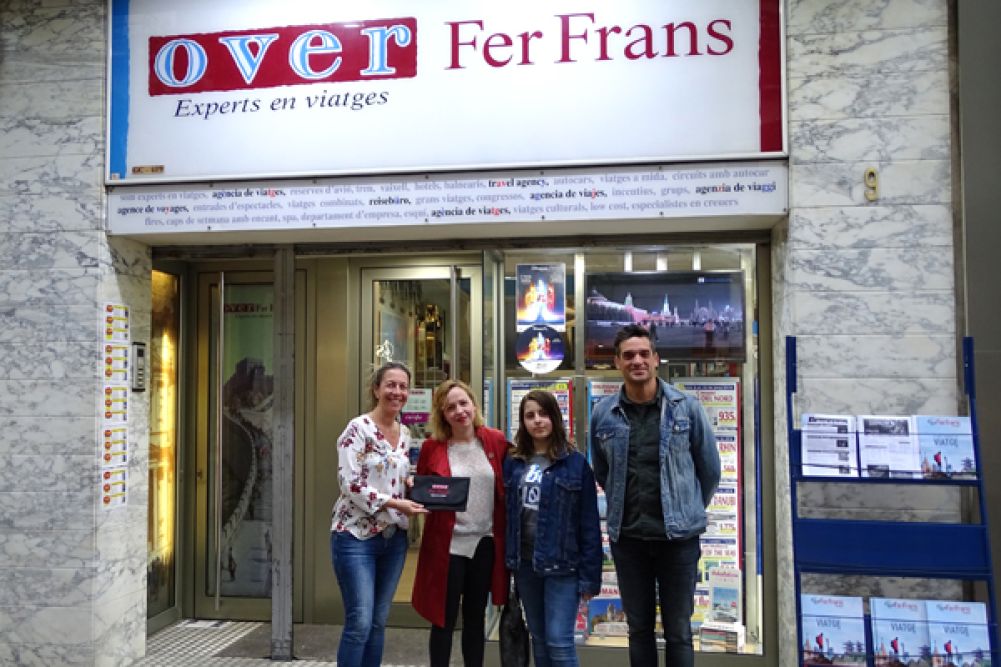 La Mostra d’Igualada sorteja un viatge entre les famílies acollidores amb Fer Frans La Mostra d’Igualada sorteja un viatge entre les famílies acollidores amb Fer Frans
