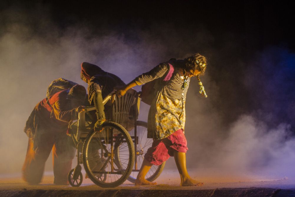 Camí a l’escola (Way to school) Camí a l’escola (Way to school)