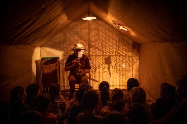 Dins el cau del tabalet Dins el cau del tabalet