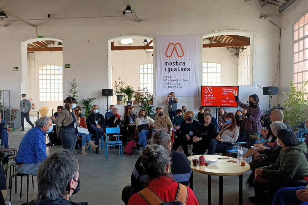 'Com catalogar per edats els espectacles?', activitat professional de la Mostra Igualada 2022 | © Mireia Guilella. Mostra Igualada. 'Com catalogar per edats els espectacles?', activitat professional de la Mostra Igualada 2022 | © Mireia Guilella. Mostra Igualada.